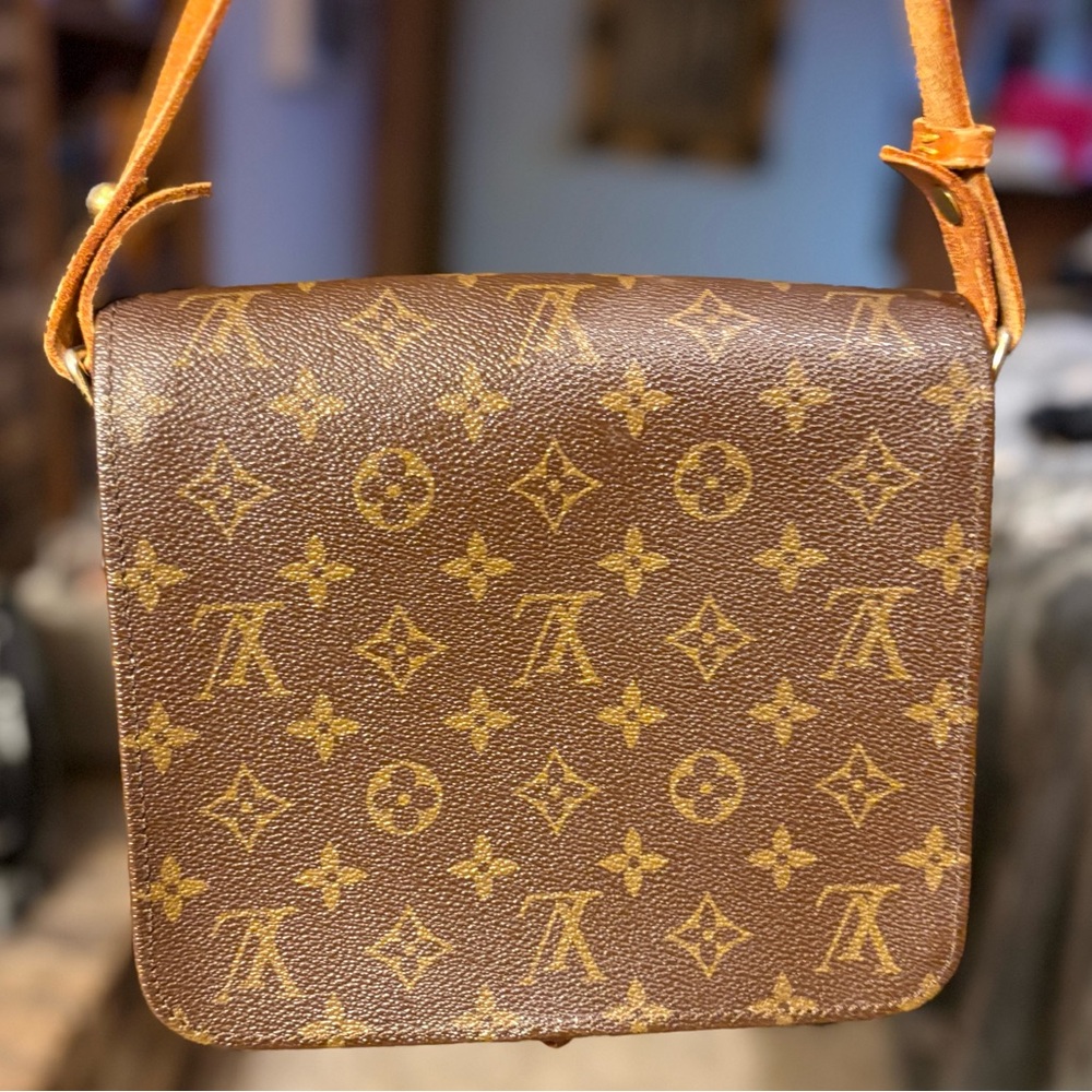 ✨ STUNNING VINTAGE LOUIS VUITTON CARTOUCHIERE ✨ INCLUDES VINTAGE LV DUST BAG - Picture 2 of 13
